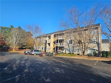 Check out this updated 4 bed, 2 bath condominium in the heart of - photo 17