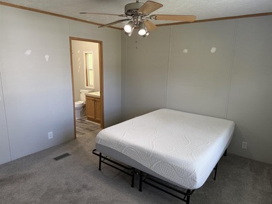 Two-bedroom, two-bathroom Fleetwood mobile home in Foxfire - photo 18