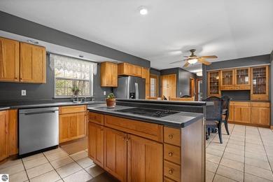 406' of Lake St. Helen frontage and a stunning home nestled on - photo 18