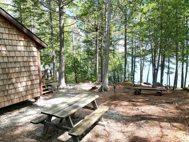 Escape to the peace and quiet of Upper Pond with this charming - photo 24