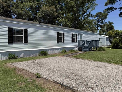 Two-bedroom, two-bathroom Fleetwood mobile home in Foxfire - photo 26