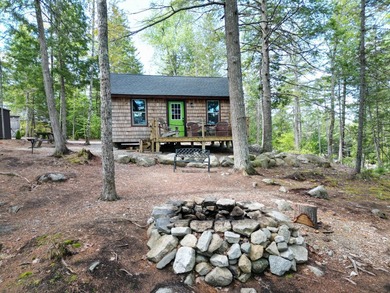 Escape to the peace and quiet of Upper Pond with this charming - photo 26