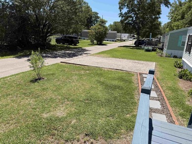 Two-bedroom, two-bathroom Fleetwood mobile home in Foxfire - photo 29