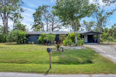 (private lake, pond, creek) Home For Sale in Englewood Florida