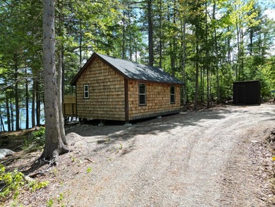 Escape to the peace and quiet of Upper Pond with this charming - photo 32