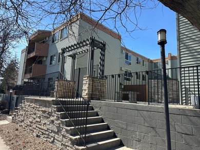 Ideally located in the desirable ECCO neighborhood at the quiet - photo 2