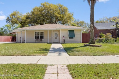 Located just blocks from the courthouse in the heart of downtown - photo 3
