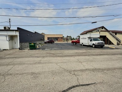 Versatile 2,400 sq ft commercial building with a full basement - photo 3