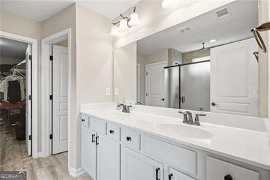 Looking for a MOVE-IN ready 4 bedroom home with 2 main level - photo 15