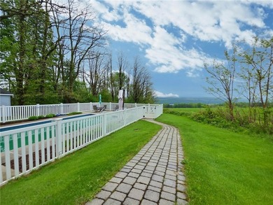 Unwind into a lifestyle of quiet grandeur and wide-open spaces - photo 41
