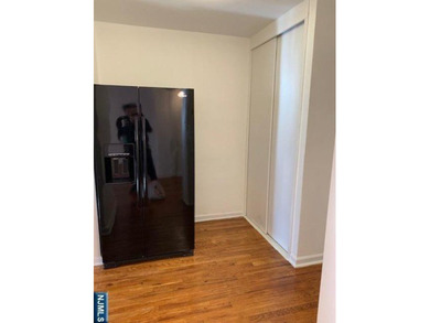 Sunny, updated 1-bedroom co-op in the Linwood Park community at