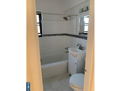 Sunny, updated 1-bedroom co-op in the Linwood Park community at