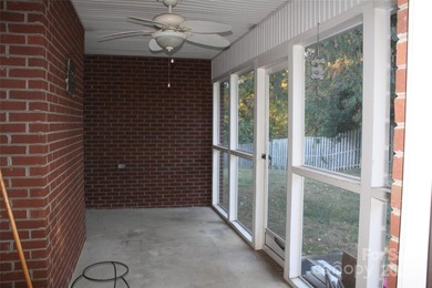 SELLER IS OFFERING $5000 towards closing costs! Welcome to this - photo 11