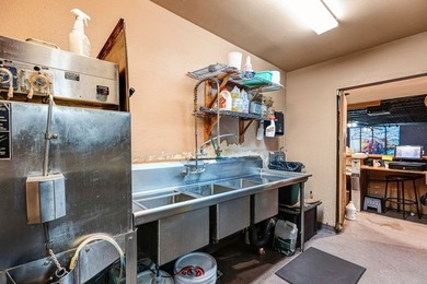 Cougar Dave's Bar and Grill thrives, as a longstanding - photo 46