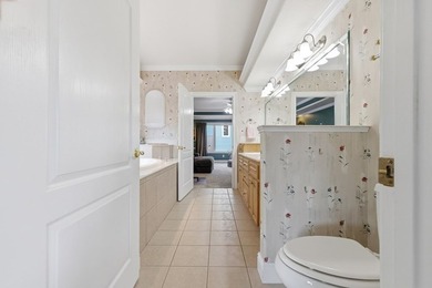 Stunning quality-built custom mountain and lake retreat with - photo 14