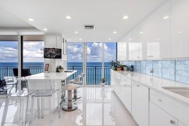 DIRECT OCEANFRONT 3 BEDROOM AT OCEANS EDGE ON THE SAND IN BOCA