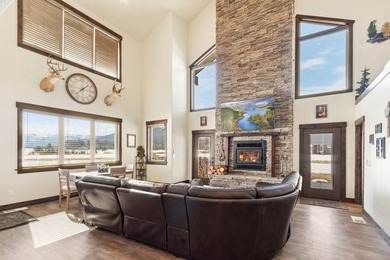 QUALITY BUILT CUSTOM HOME CLOSE TO TAMARACK! Views all around - photo 8
