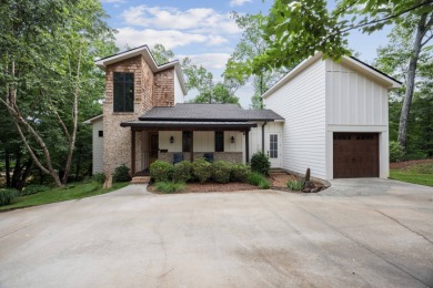 Deeded Stunning Custom-Built Home - photo 1