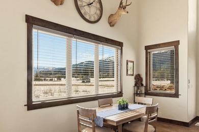 QUALITY BUILT CUSTOM HOME CLOSE TO TAMARACK! Views all around - photo 10