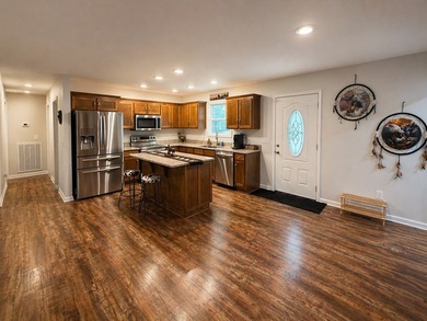 Step into easy living with this clean, modern 3-bedroom, 2-bath - photo 7