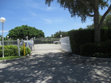 INVESTOR-FRIENDLY OPPORTUNITY! Bright and spacious 1-bedroom