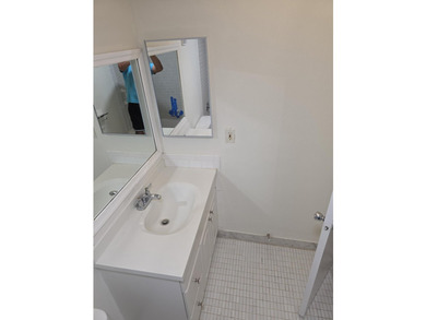 Bright and spacious 1-bedroom, 1-bath unit located on the 2nd - photo 28