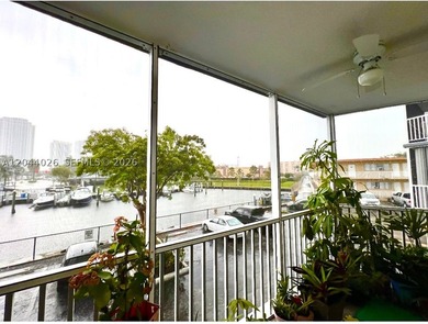 MOTIVATED SELLER . RENOVATE TO YOUR PERSONAL STYLE. LARGE 2 BEDS - photo 4