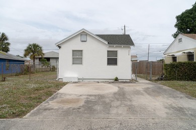 WELCOME TO A GREAT SINGLE FAMILY HOME WITH 2 BEDROOMS AND 1 BATH - photo 3
