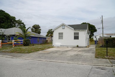 WELCOME TO A GREAT SINGLE FAMILY HOME WITH 2 BEDROOMS AND 1 BATH - photo 5