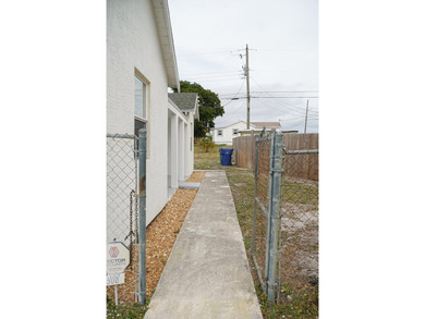 WELCOME TO A GREAT SINGLE FAMILY HOME WITH 2 BEDROOMS AND 1 BATH - photo 7