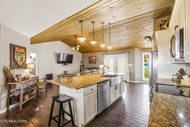 Set against a backdrop of year-round mountain views, this - photo 12