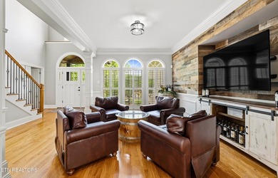 Welcome to an extraordinary waterfront community residence where - photo 4
