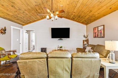 Set against a backdrop of year-round mountain views, this - photo 17