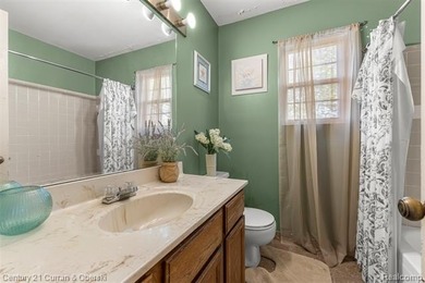 Opportunity is knocking ! Welcome home to this charming 3-bed, 2 - photo 20