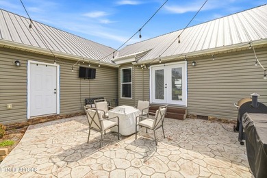 Set against a backdrop of year-round mountain views, this - photo 32