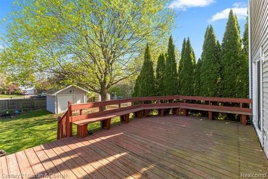 Opportunity is knocking ! Welcome home to this charming 3-bed, 2 - photo 34