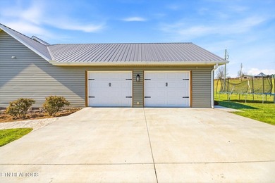 Set against a backdrop of year-round mountain views, this - photo 35