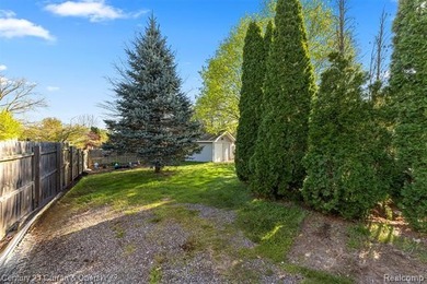 Opportunity is knocking ! Welcome home to this charming 3-bed, 2 - photo 35