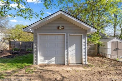Opportunity is knocking ! Welcome home to this charming 3-bed, 2 - photo 37