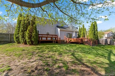 Opportunity is knocking ! Welcome home to this charming 3-bed, 2 - photo 38