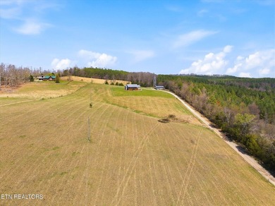 Set against a backdrop of year-round mountain views, this - photo 43