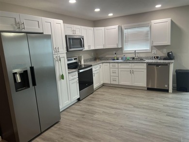 Welcome Home to this beautiful 3 bedroom, 2 bath immaculately - photo 3