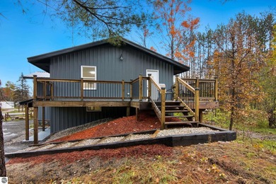 Wow! Great opportunity to own in East Jordan! This spacious two - photo 4