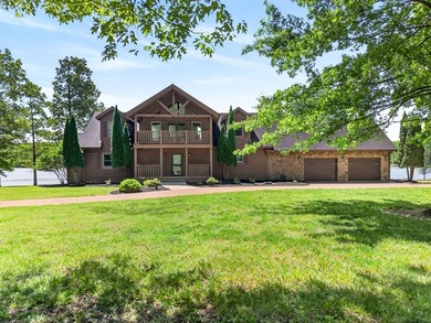 MAJESTIC LAKE HOME ON 1.95 ACRE LOT! This 3 bedroom 3.5 bath Tn - photo 3