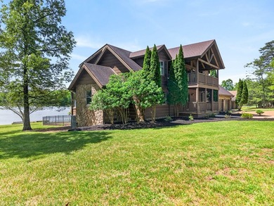 MAJESTIC LAKE HOME ON 1.95 ACRE LOT! This 3 bedroom 3.5 bath Tn - photo 4