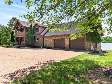 MAJESTIC LAKE HOME ON 1.95 ACRE LOT! This 3 bedroom 3.5 bath Tn - photo 6