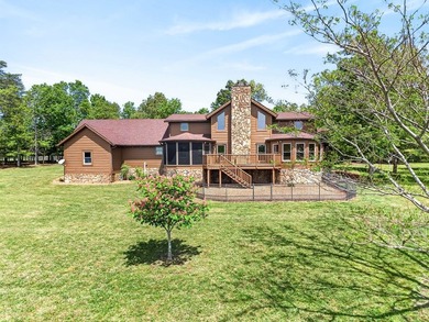 MAJESTIC LAKE HOME ON 1.95 ACRE LOT! This 3 bedroom 3.5 bath Tn - photo 9