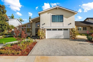 Glamorously designed S&S home in Goldenwest Estates. This - photo 2