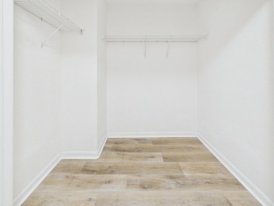 This beautifully maintained 3-bedroom, 2.5-bathroom end-unit - photo 22