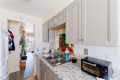 Well maintained, tenant occupied 1,275 sf, 3-bedroom, 2.5 bath - photo 7